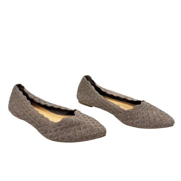 Torrid Pointed Toe Ballet Flat Stretch Knit Honeycomb Scalloped Cushioned Sz 9WW - Picture 1 of 9